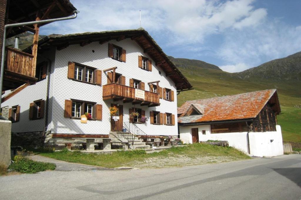 Gasthaus Alpenrose Juf Exterior photo