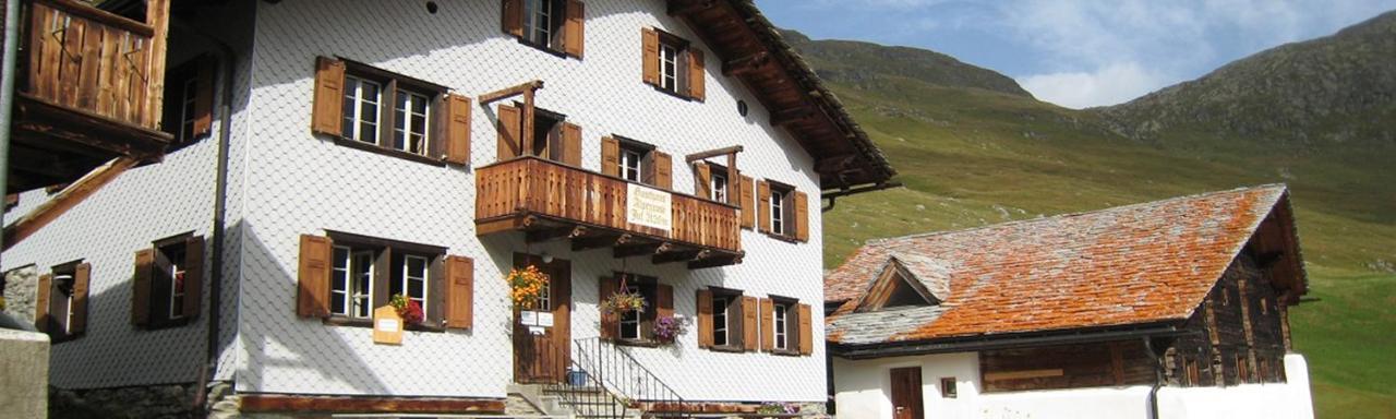 Gasthaus Alpenrose Juf Exterior photo
