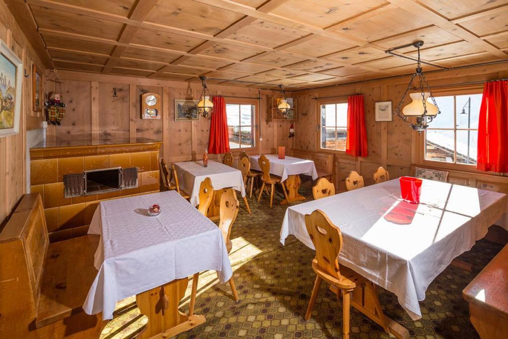 Gasthaus Alpenrose Juf Exterior photo